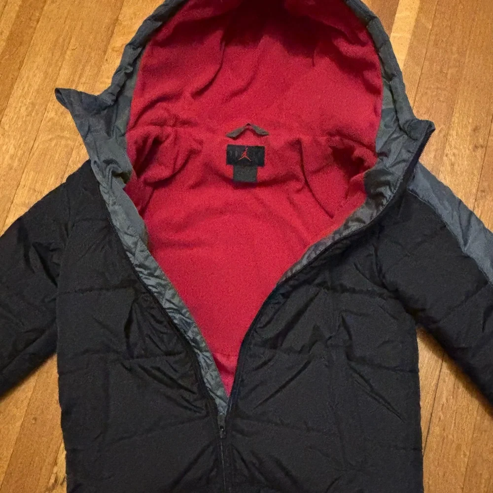 Nike Air Jordan Boys' hooded puffer insulated jacket